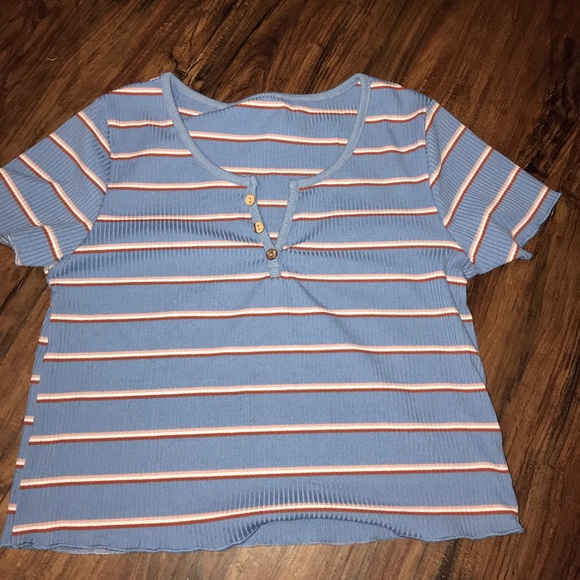 Tops - Striped lettuce trim tee🤩